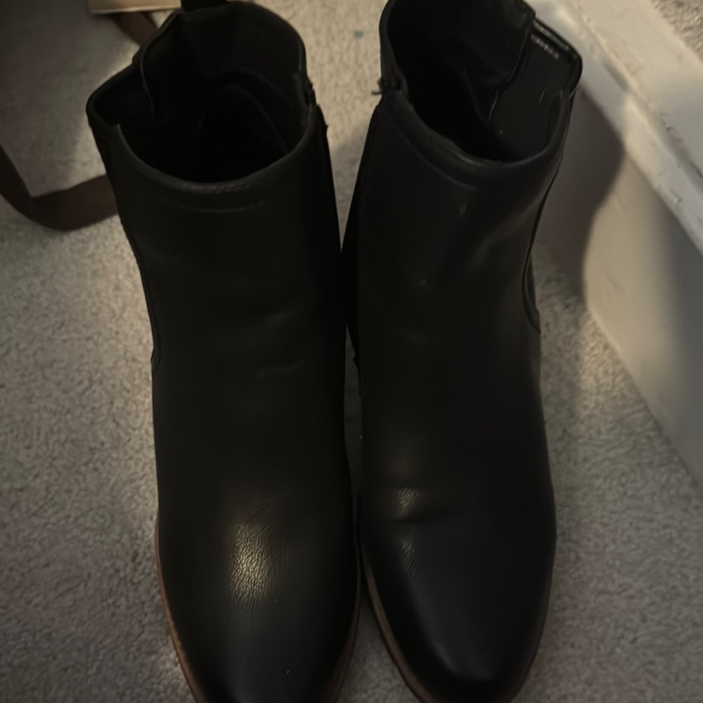 Naturalizer Black Ankle Boots Sleek Chelsea Style